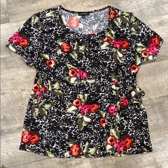 Notations Tops - 6/$20🍃Notations flower blouse w/bow on the side